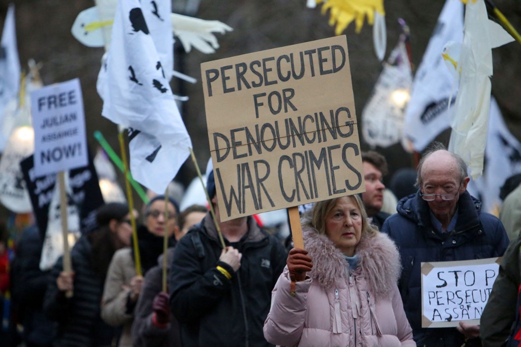 protestors demand freedom for Assange