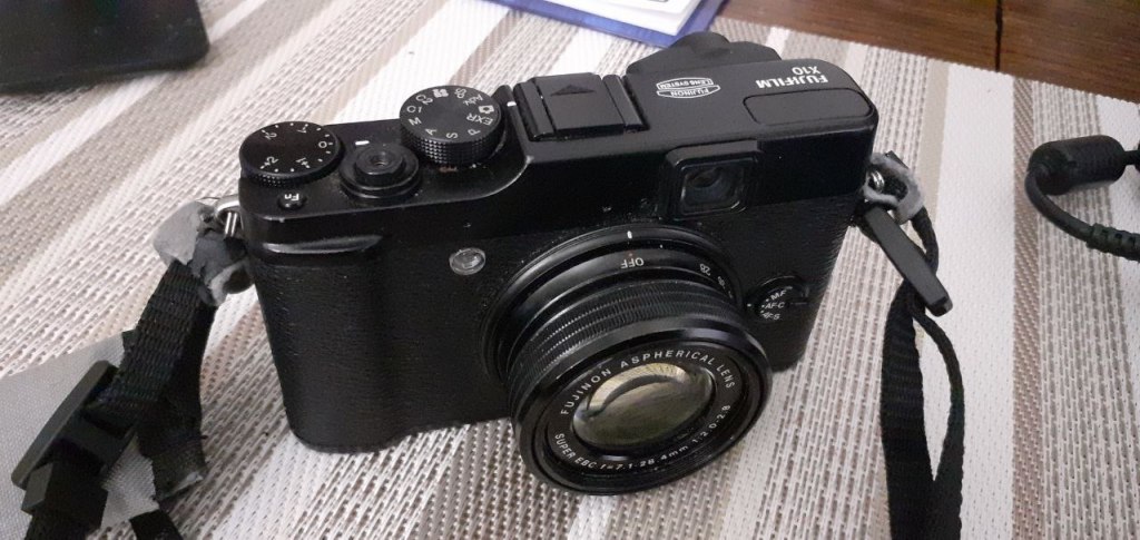 Fujifilm X10